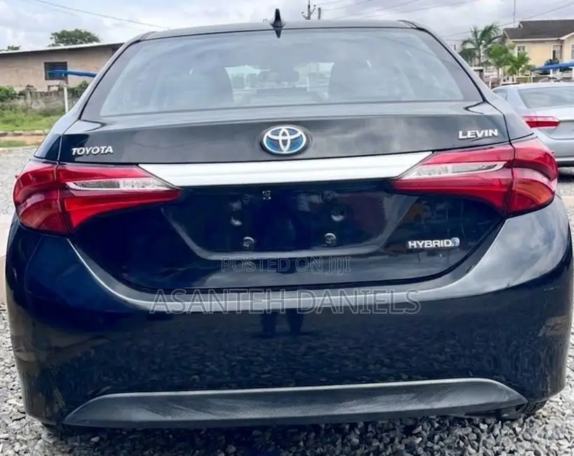 Toyota Corolla LE ECO w/Package 1 4dr Sedan (1.8L 4cyl CVT) 2017 Black