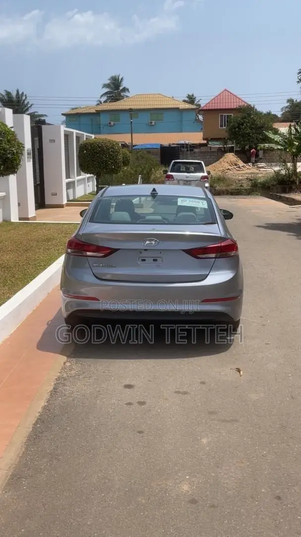 Hyundai Elantra Limited Sedan FWD (2.0L 4cyl 6A) 2017 Gray