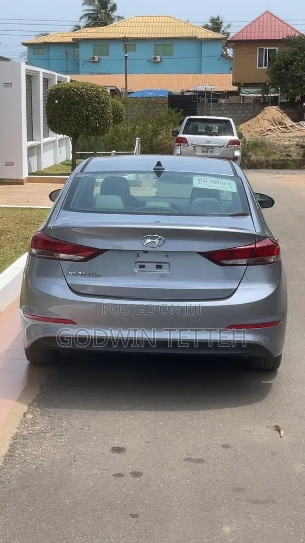 Hyundai Elantra Limited Sedan FWD (2.0L 4cyl 6A) 2017 Gray