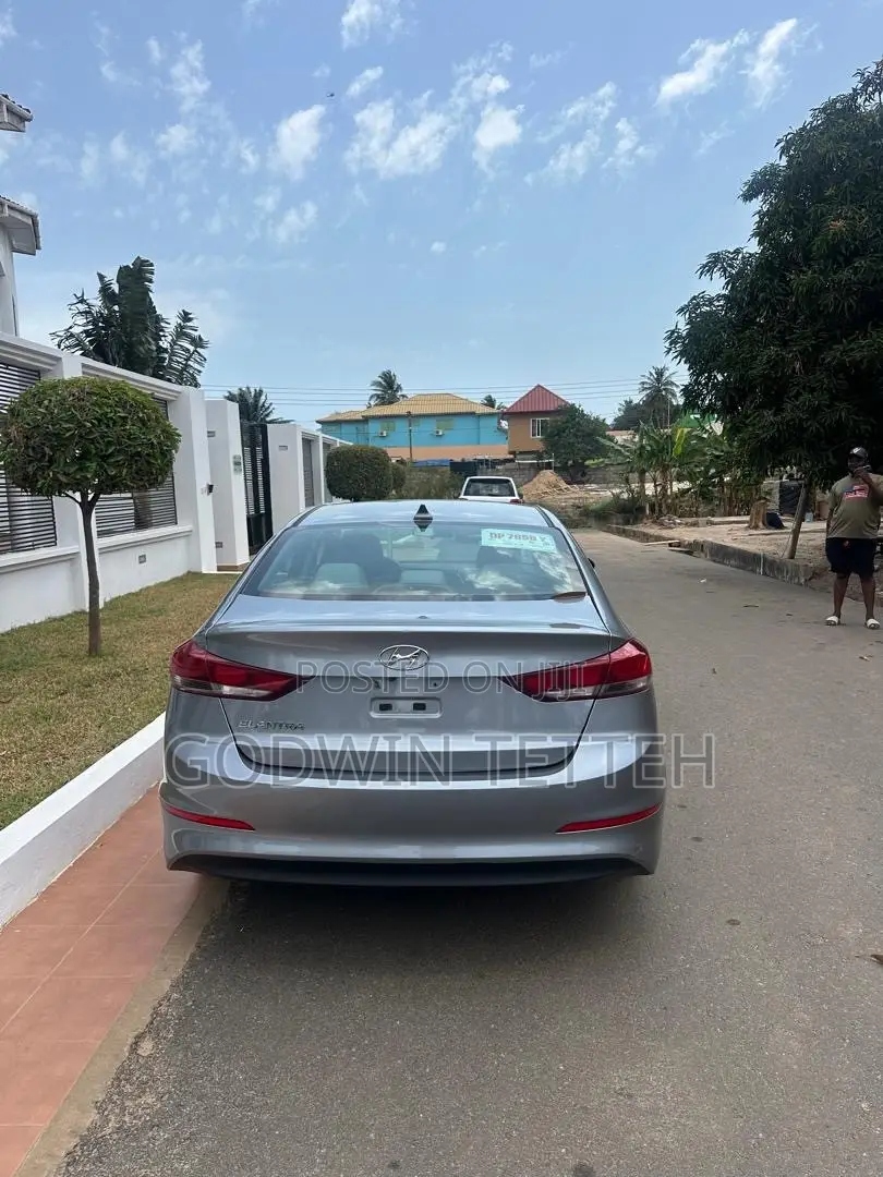 Hyundai Elantra Limited Sedan FWD (2.0L 4cyl 6A) 2017 Gray