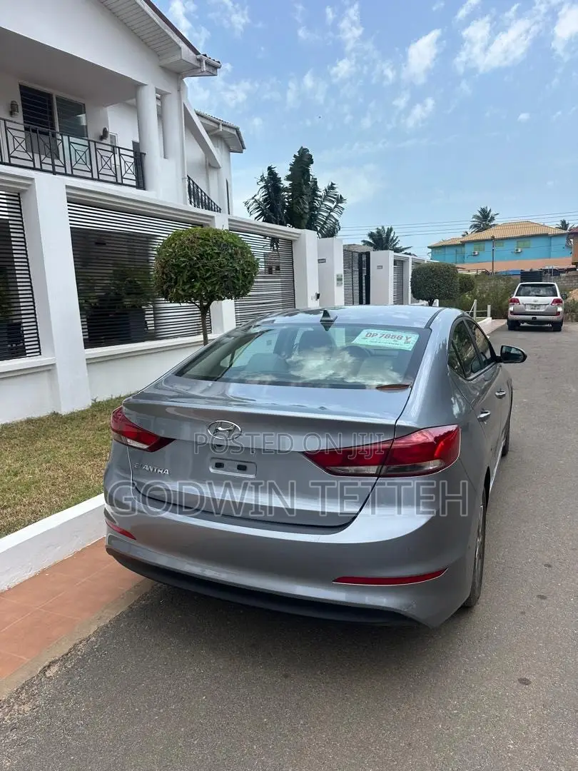 Hyundai Elantra Limited Sedan FWD (2.0L 4cyl 6A) 2017 Gray