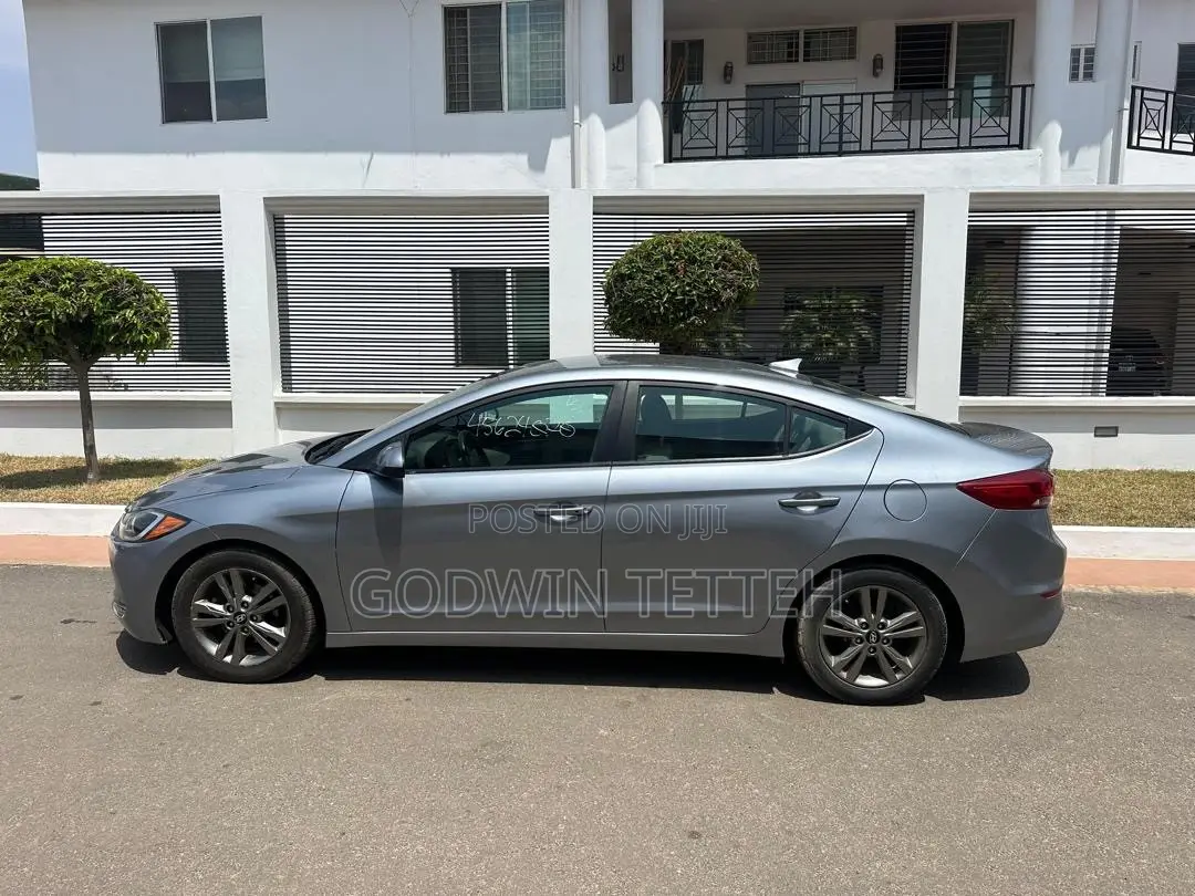 Hyundai Elantra Limited Sedan FWD (2.0L 4cyl 6A) 2017 Gray