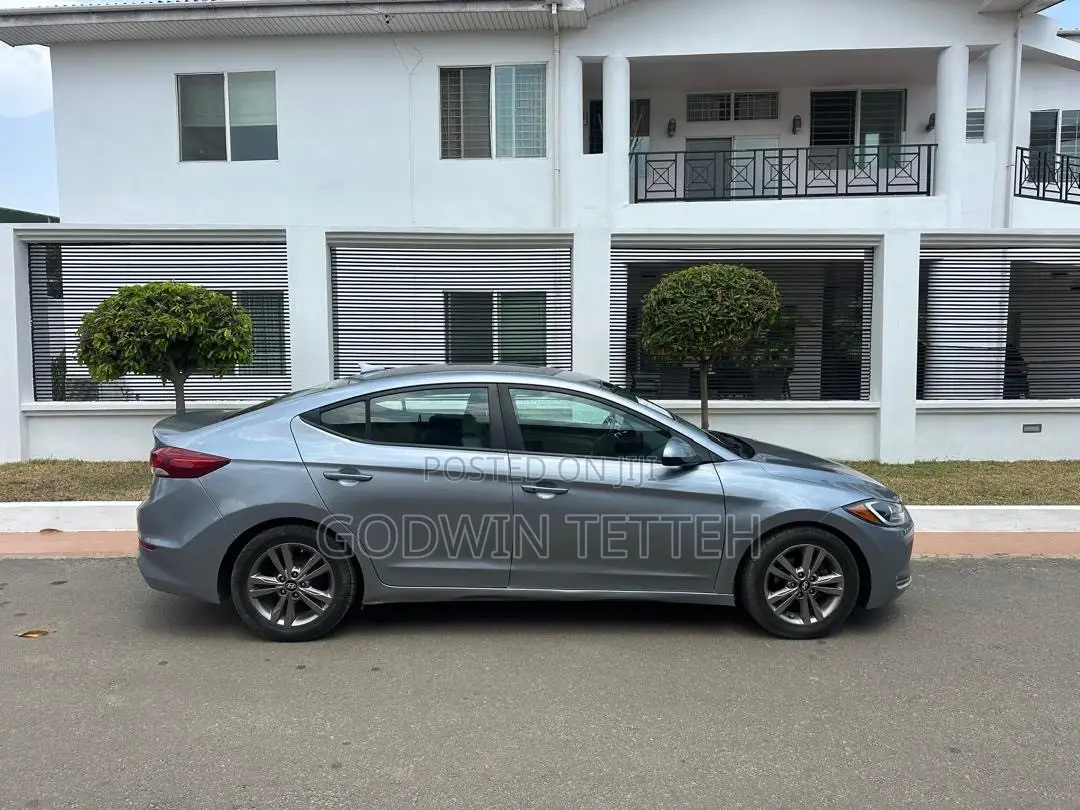 Hyundai Elantra Limited Sedan FWD (2.0L 4cyl 6A) 2017 Gray