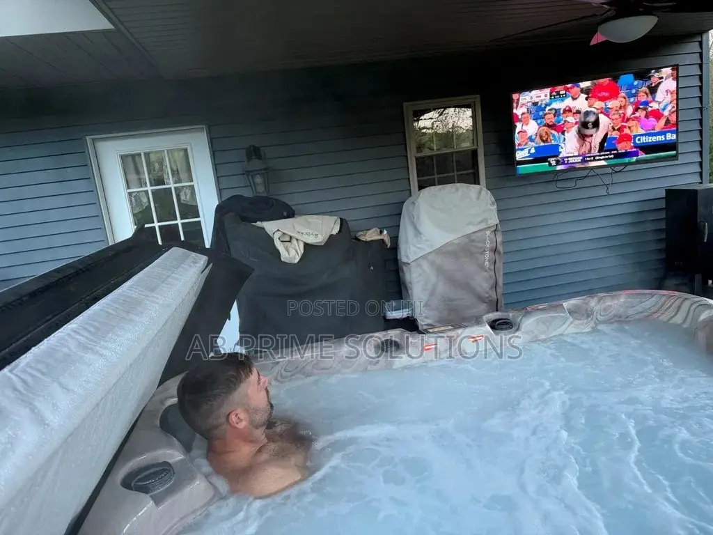 55”inches Waterproof Outdoor Television.