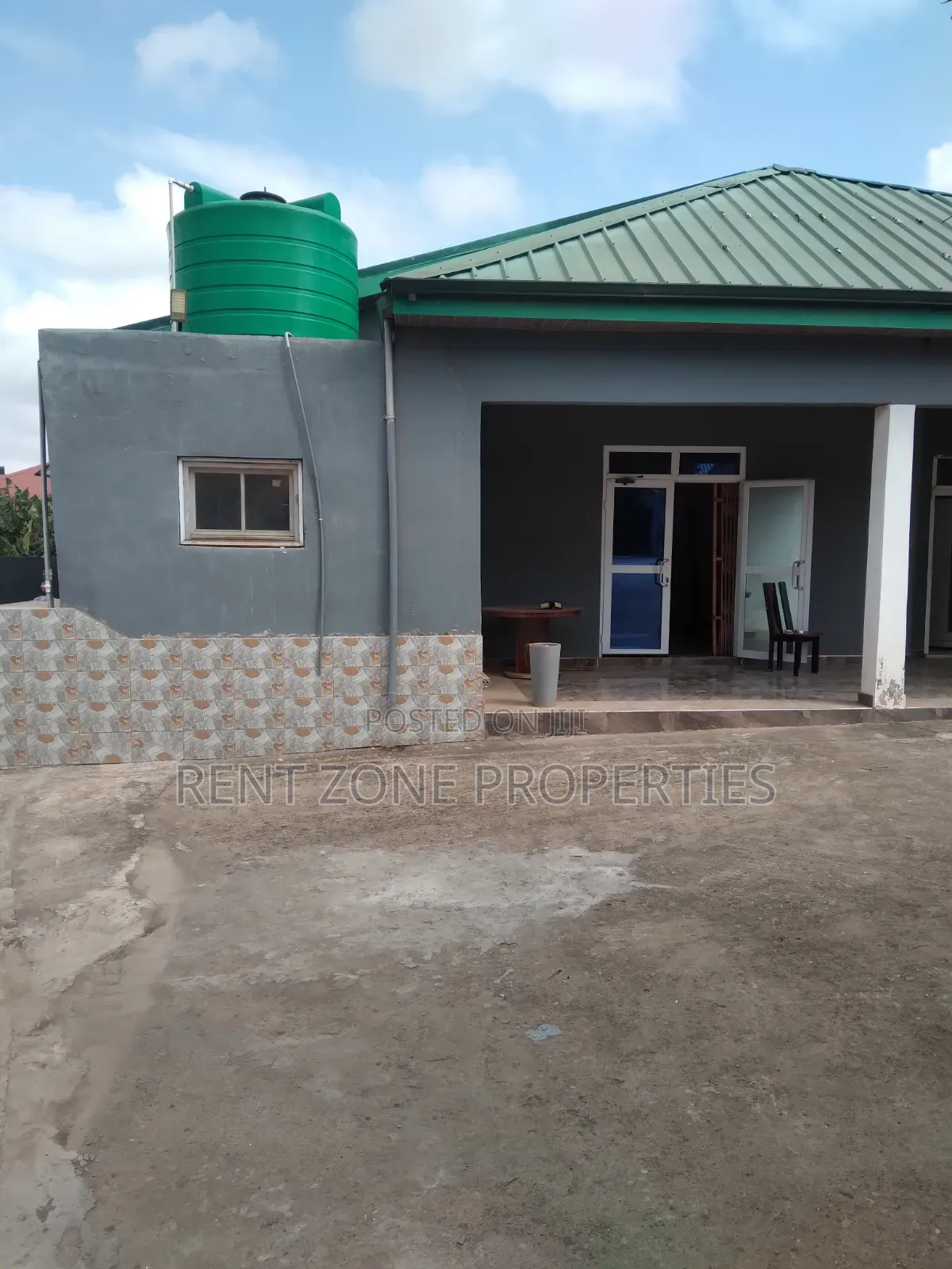 4bdrm Apartment in Ofankor for rent