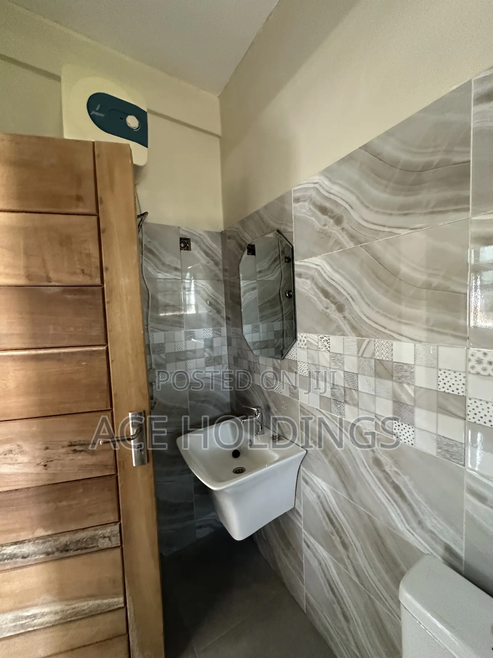 2bdrm Apartment in Ashaley Botwe, School Junction for rent