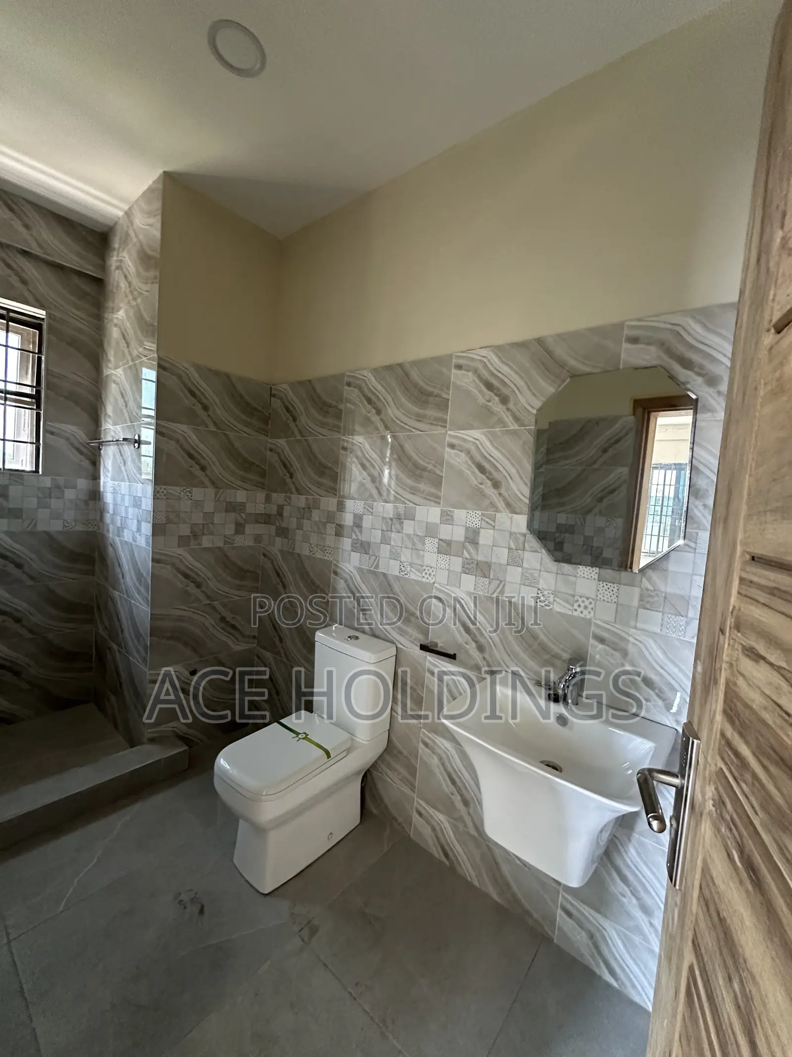 2bdrm Apartment in Ashaley Botwe, School Junction for rent