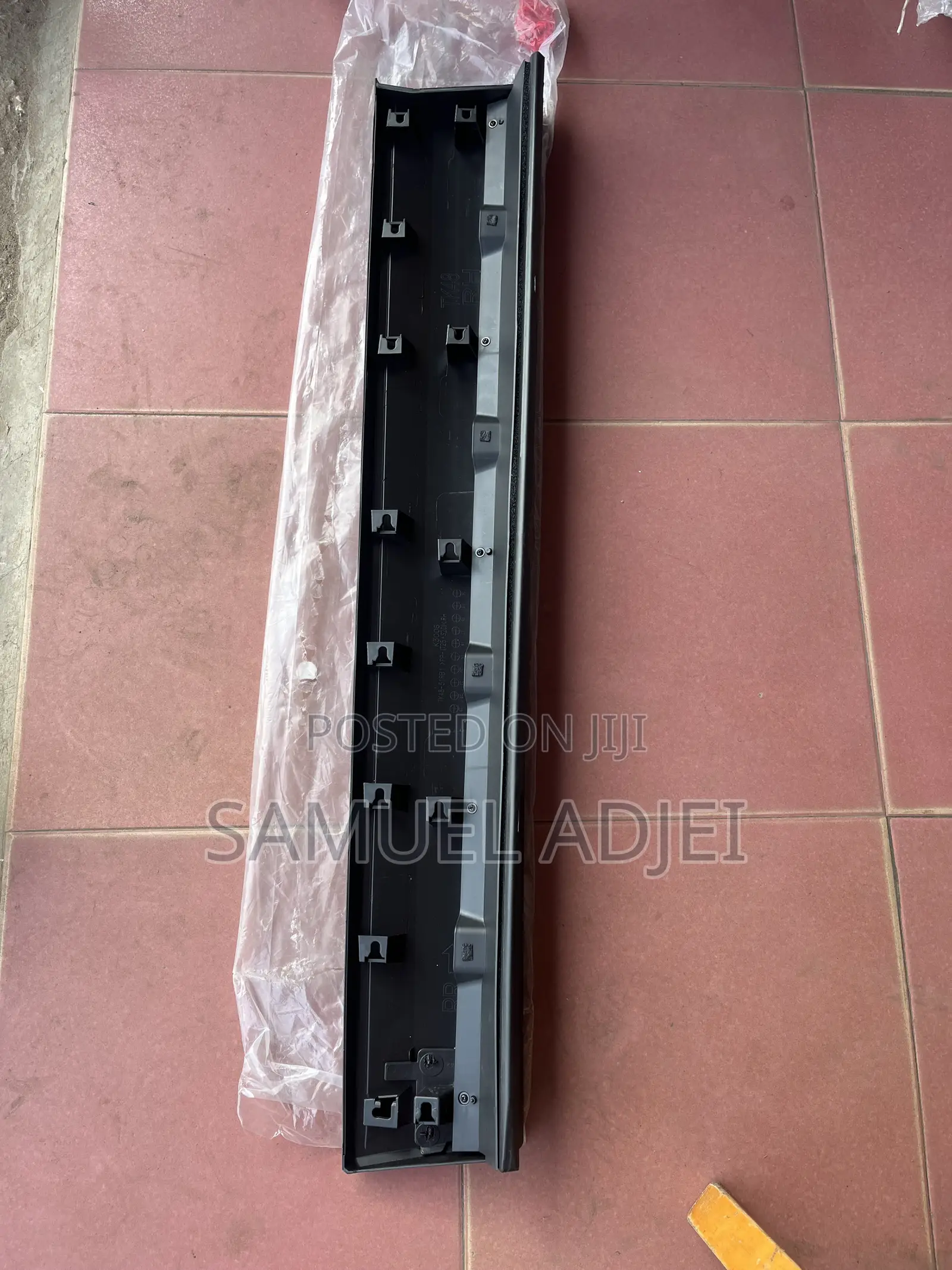 Mazda CX9 Door Moulding Front.