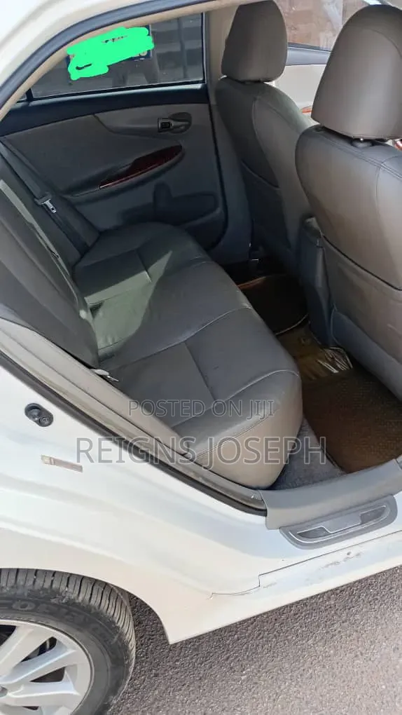 Toyota Corolla L 4-Speed Automatic 2013 White