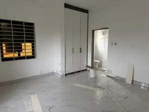 5bdrm House in Lakeside for sale