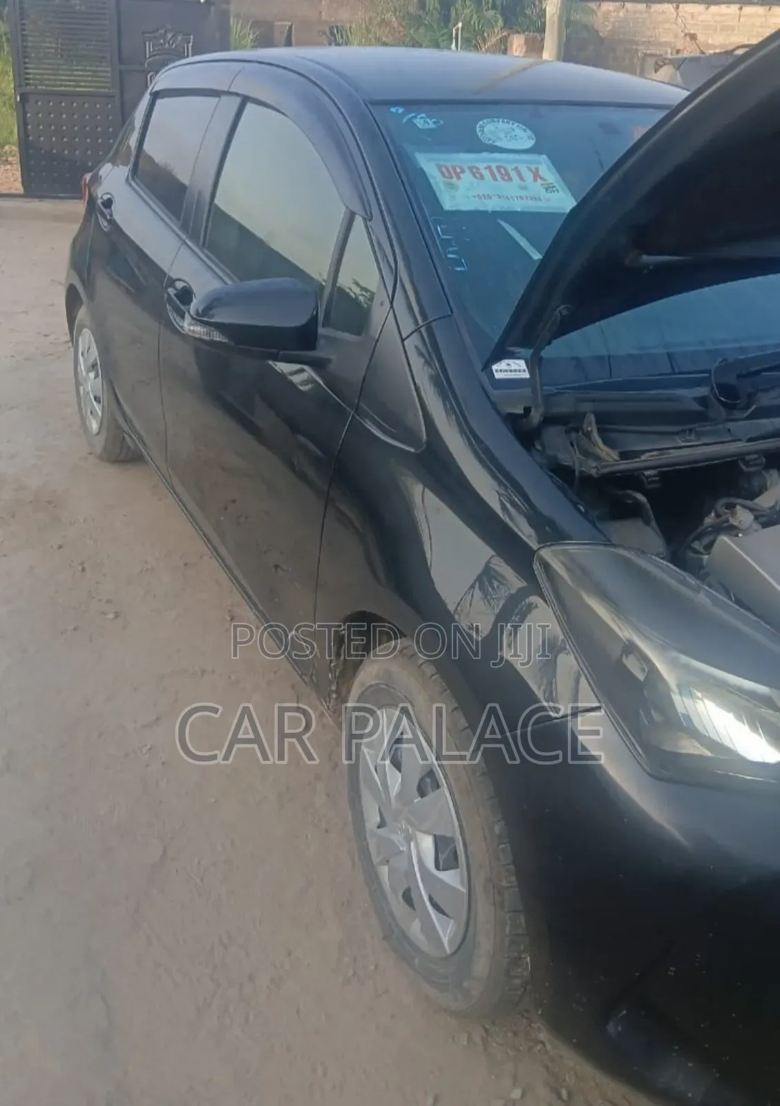 Toyota Vitz 1.3 FWD 5dr 2016 Black