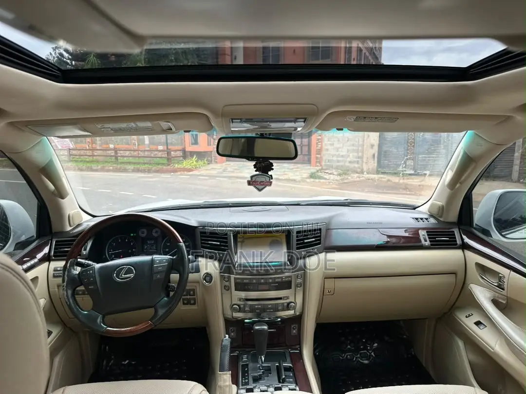 Lexus LX 570 2011 White