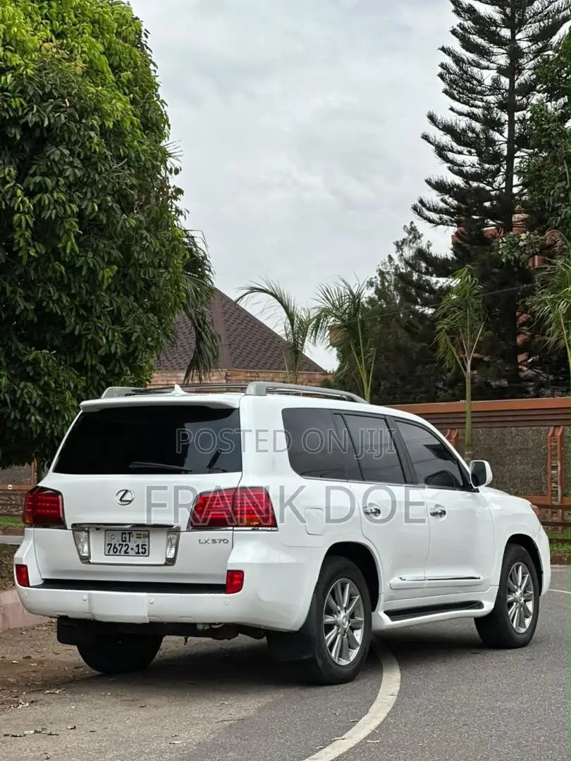 Lexus LX 570 2011 White