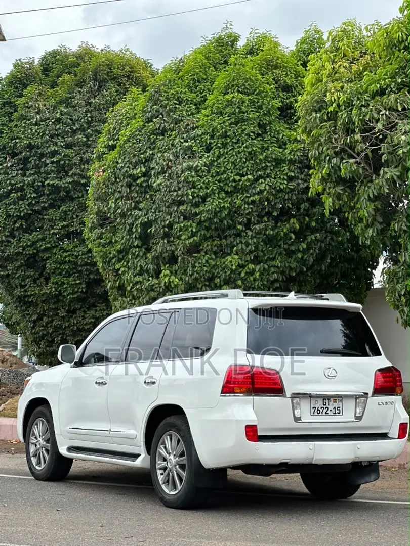 Lexus LX 570 2011 White