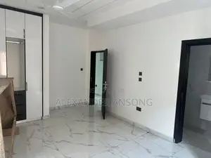 4bdrm House in Lake Side for sale