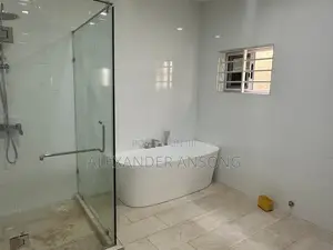 4bdrm House in Lake Side for sale