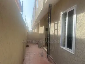 4bdrm House in Lake Side for sale