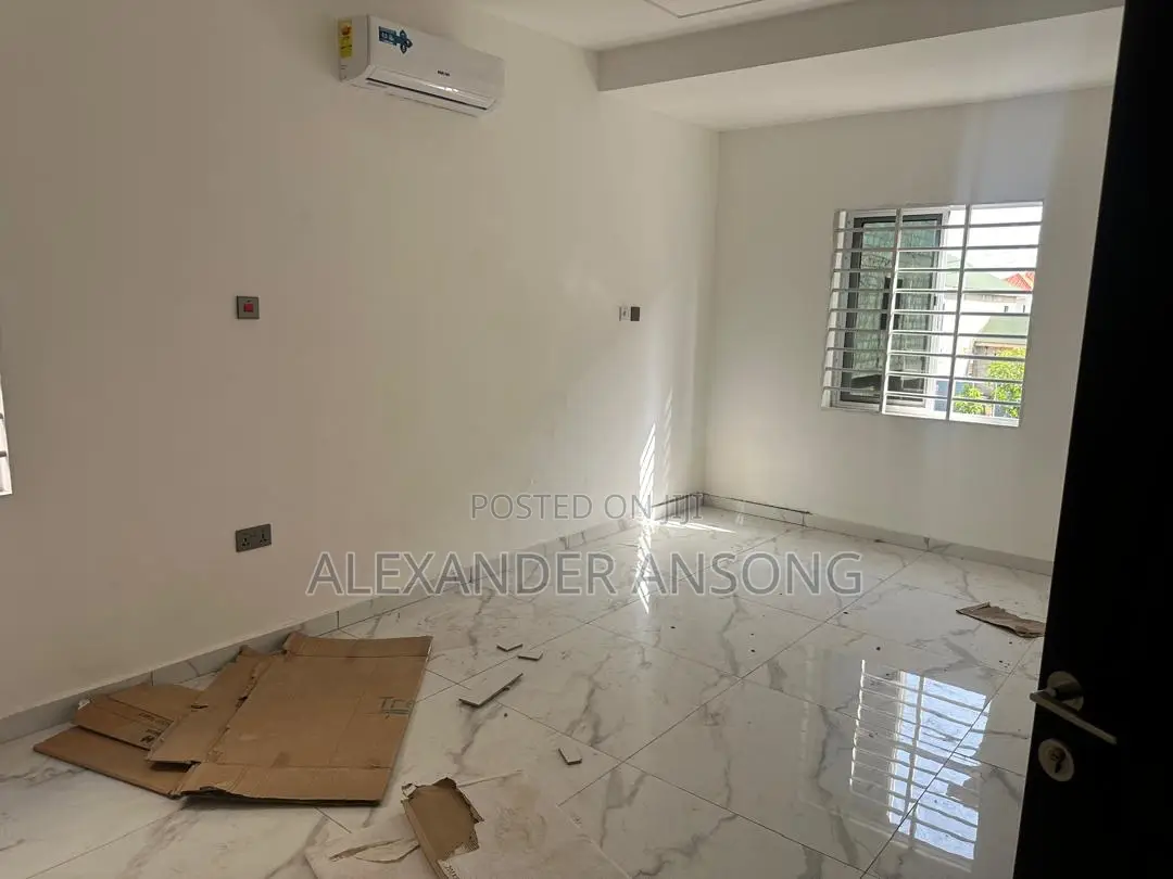 4bdrm House in Lake Side for sale