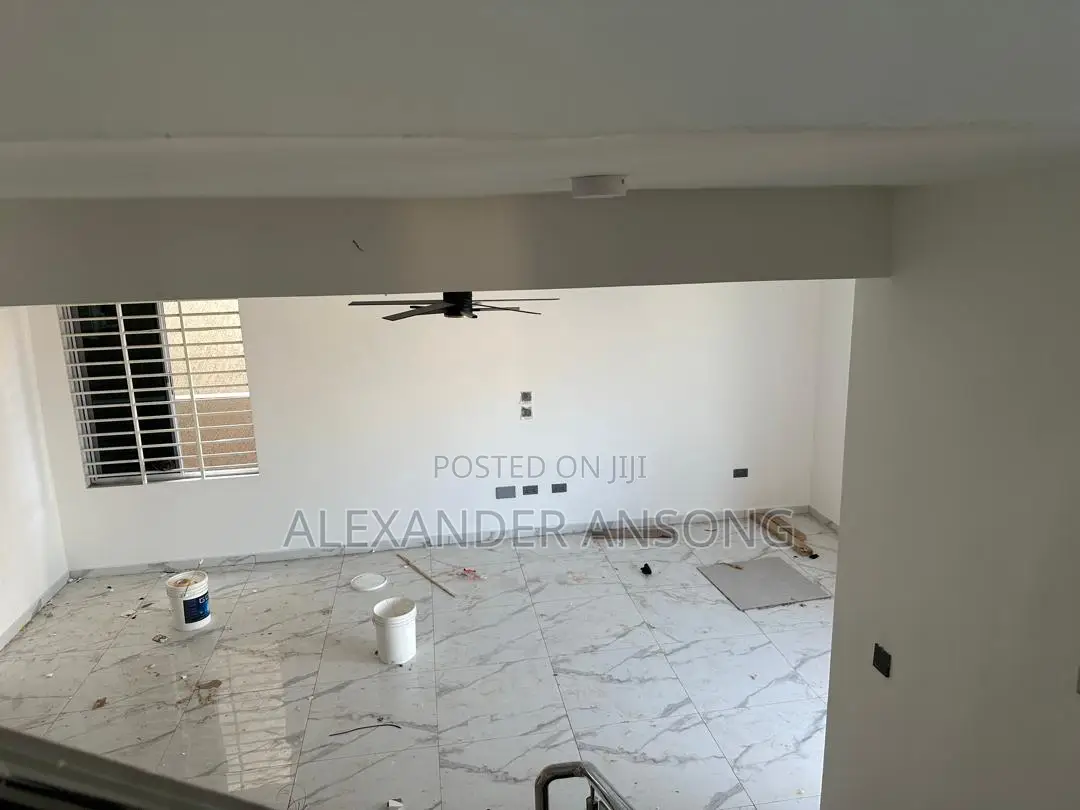 4bdrm House in Lake Side for sale