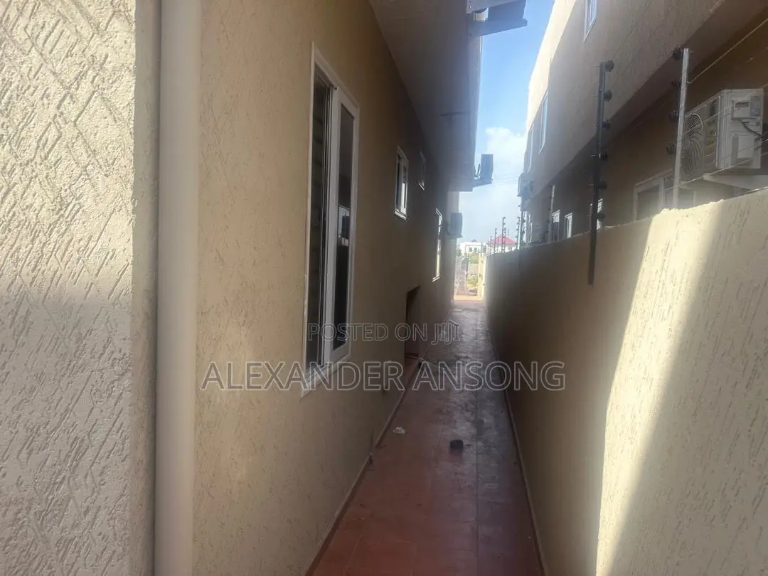 4bdrm House in Lake Side for sale