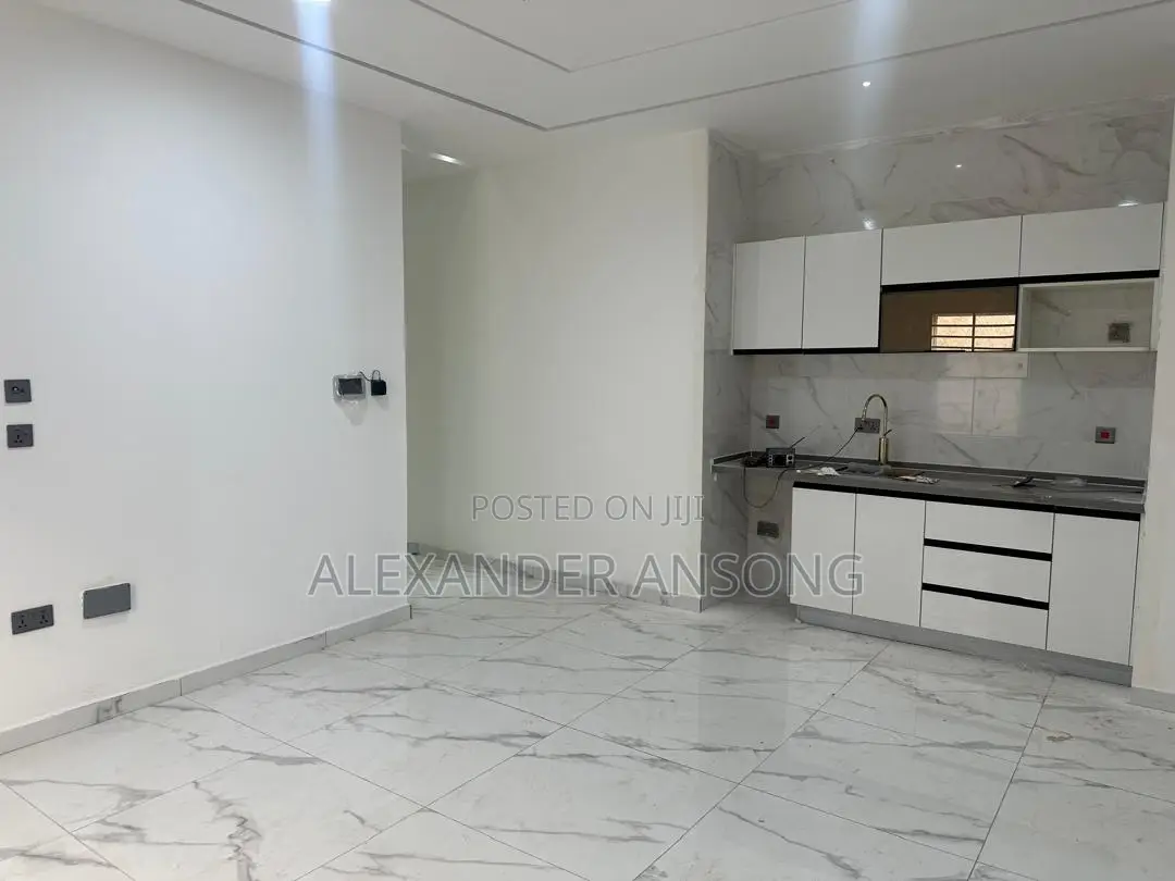 4bdrm House in Lake Side for sale