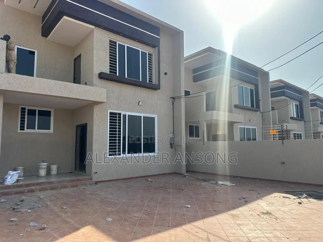 4bdrm House in Lake Side for sale