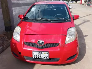 Toyota Vitz 2012 Red