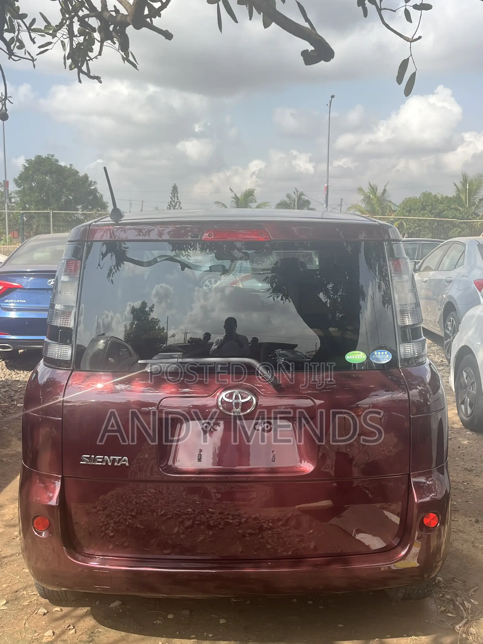Toyota Sienta 2011 Burgundy