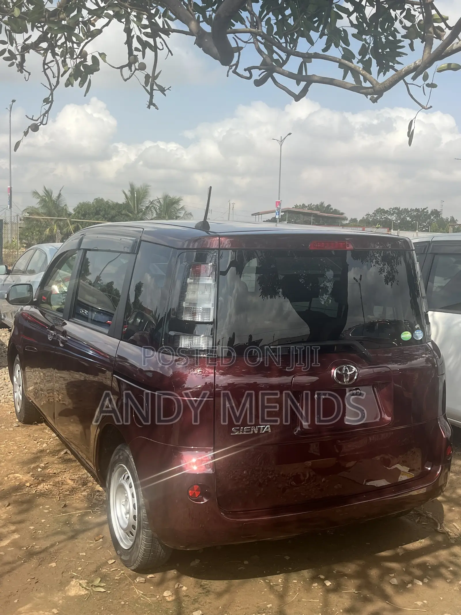 Toyota Sienta 2011 Burgundy
