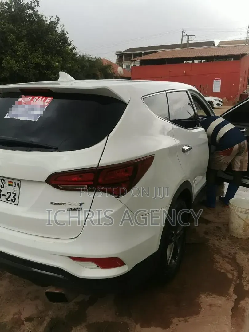 Hyundai Santa Fe 2017 White
