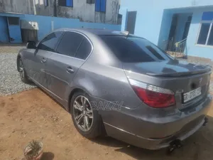 BMW 528i 2009 Gray