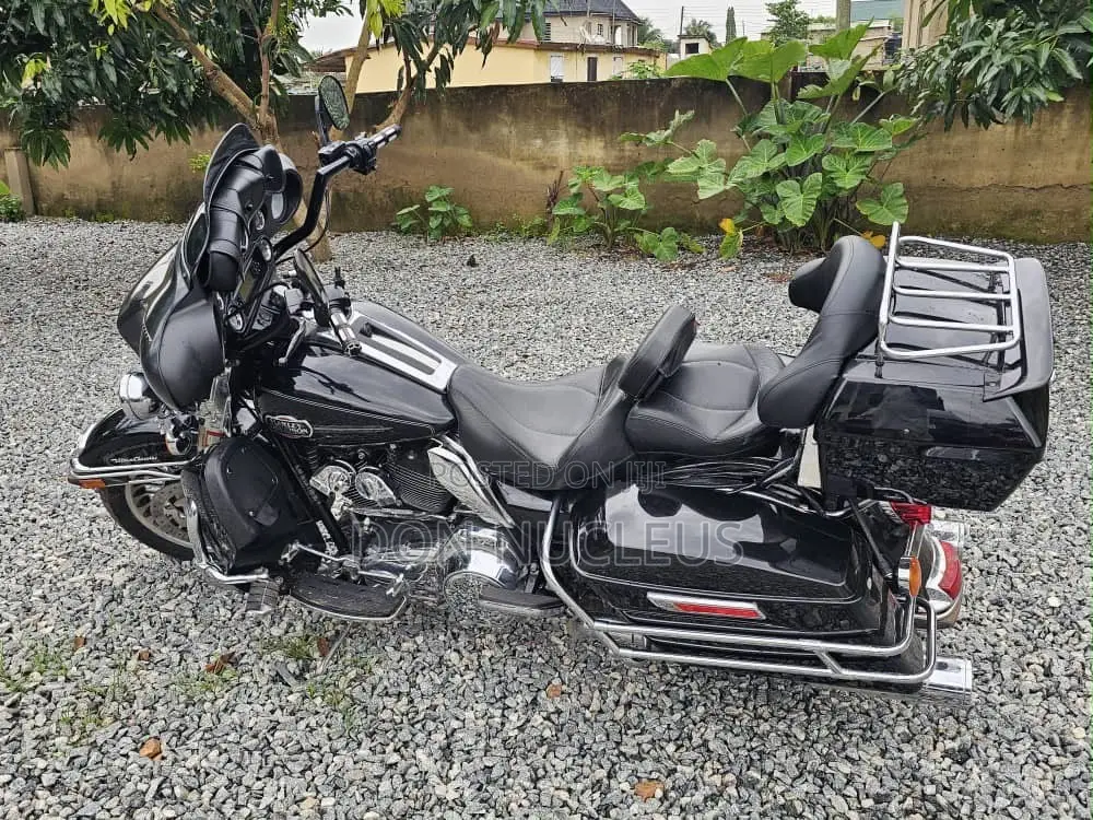 Harley-Davidson Touring 2010 Black