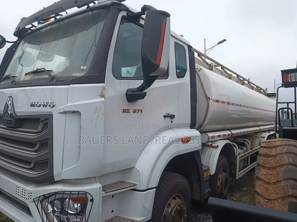 Sinotruk HOWO NX 6x4/8×4 Fuel/Oil Tanker Truck