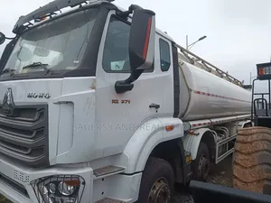 Sinotruk HOWO NX 6x4/8×4 Fuel/Oil Tanker Truck
