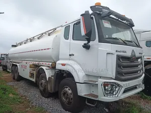 Sinotruk HOWO NX 6x4/8×4 Fuel/Oil Tanker Truck