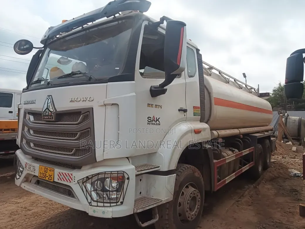 Sinotruk HOWO NX 6x4/8×4 Fuel/Oil Tanker Truck