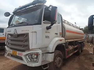 Sinotruk HOWO NX 6x4/8×4 Fuel/Oil Tanker Truck