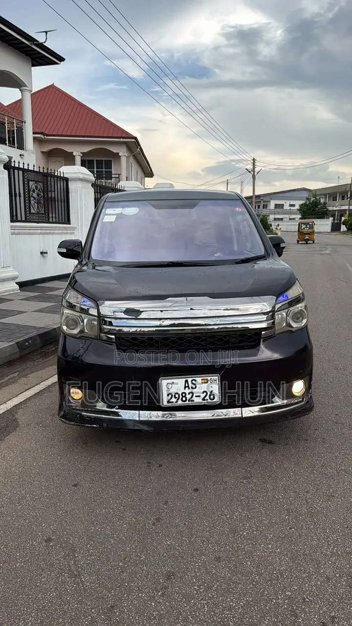 Toyota Voxy 2012 Black