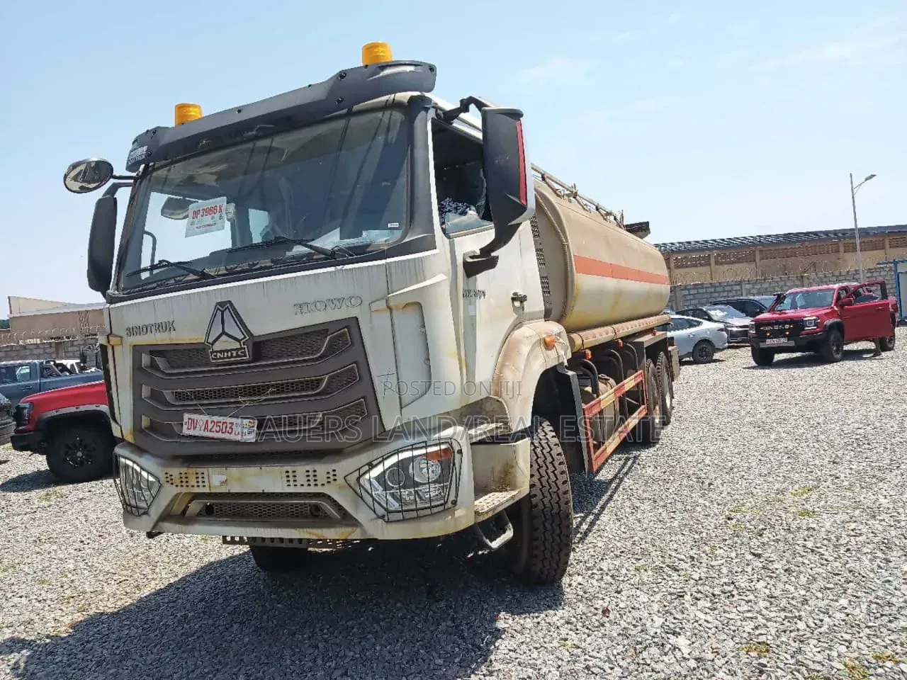 Sinotruk HOWO NX 6x4/8×4 Fuel/Oil Tanker Truck