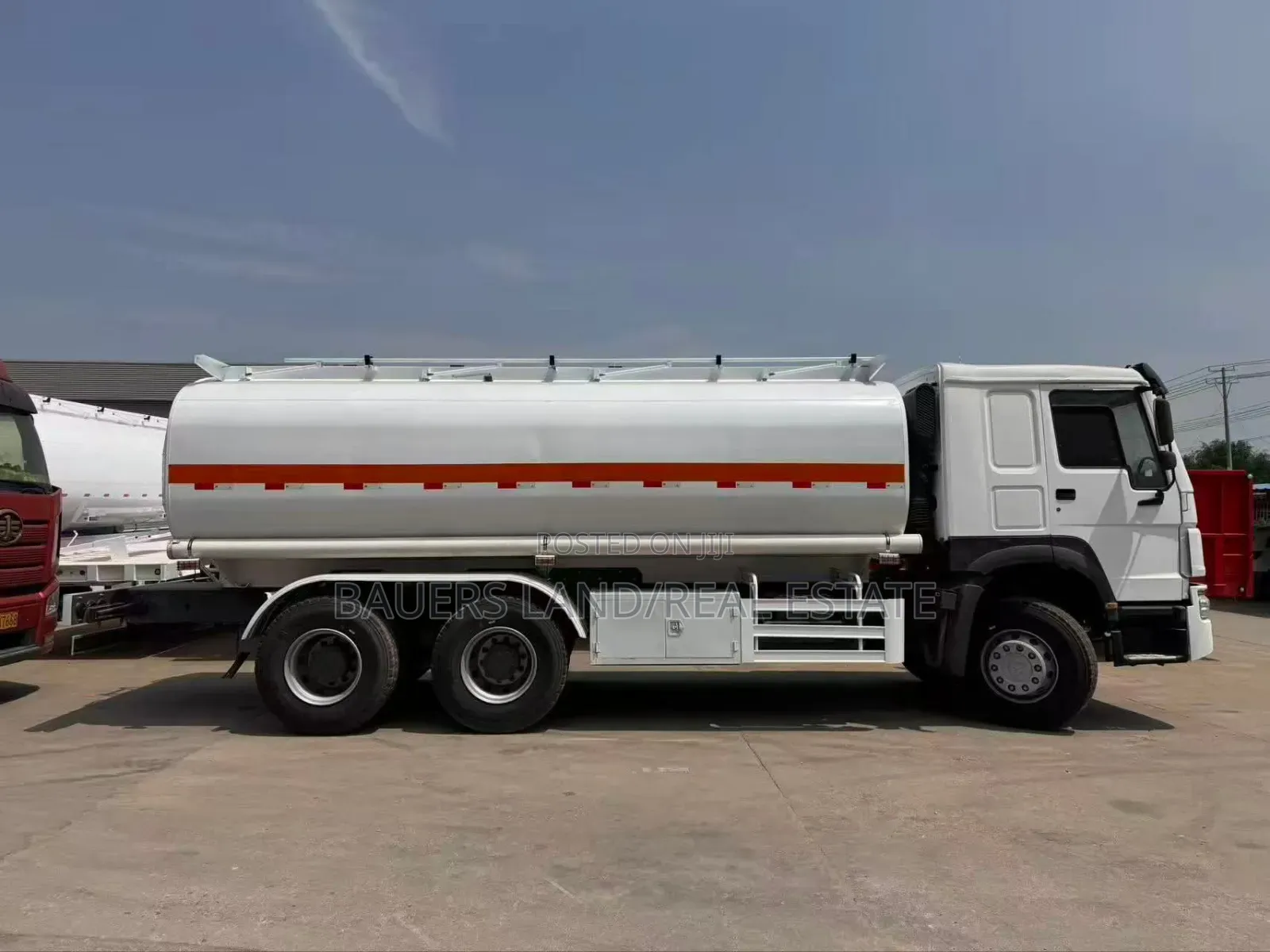 Sinotruk HOWO NX 6x4/8×4 Fuel/Oil Tanker Truck