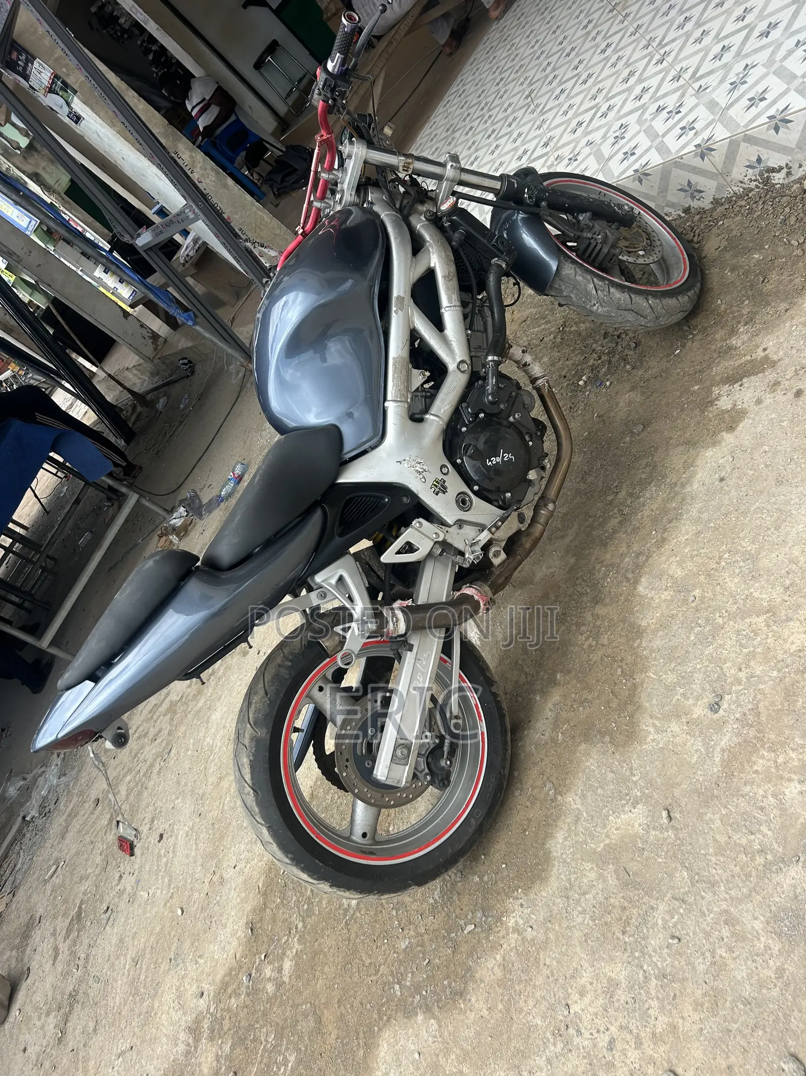 Suzuki SFV650 2012 Blue