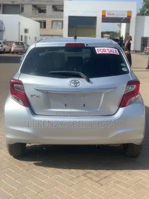 Toyota Vitz 2015 Silver