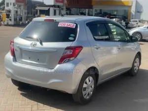 Toyota Vitz 2015 Silver