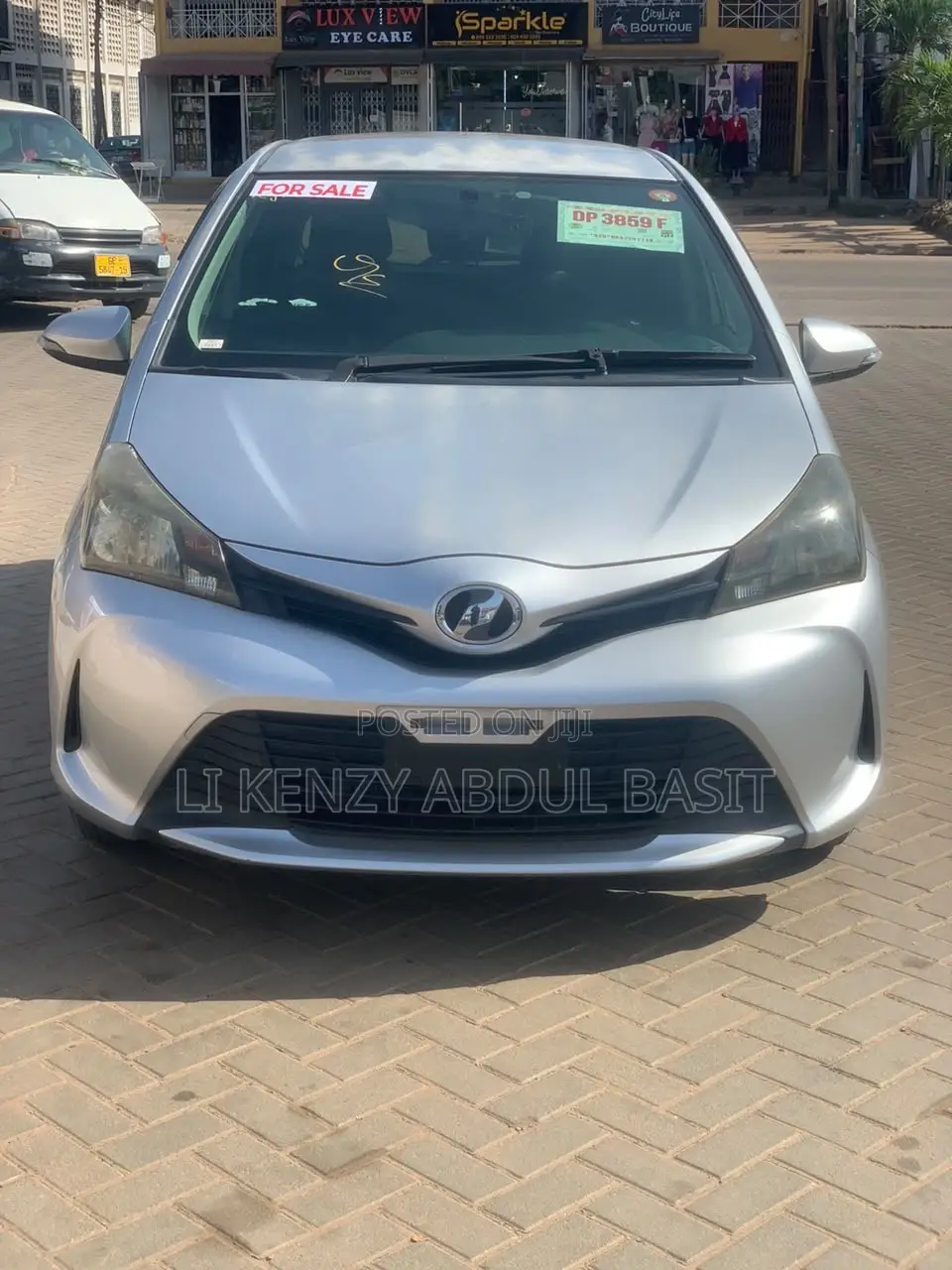 Toyota Vitz 2015 Silver
