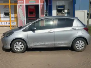 Toyota Vitz 2015 Silver