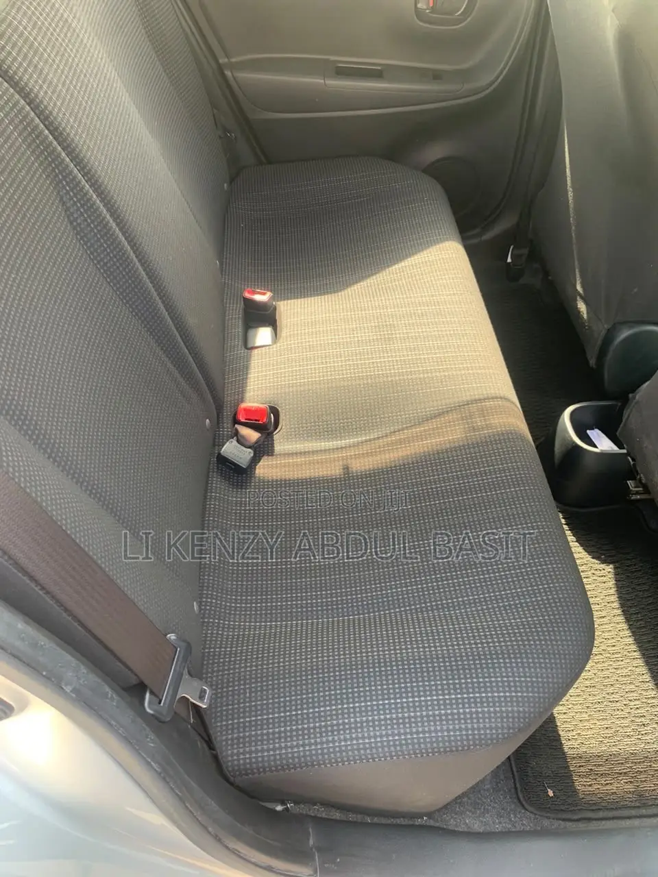 Toyota Vitz 2015 Silver