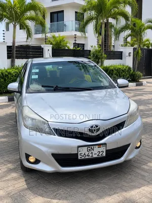 Toyota Yaris 2013 Silver