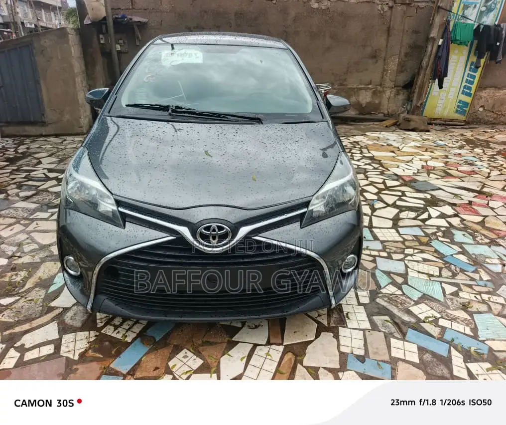 Toyota Yaris 2016 Gray