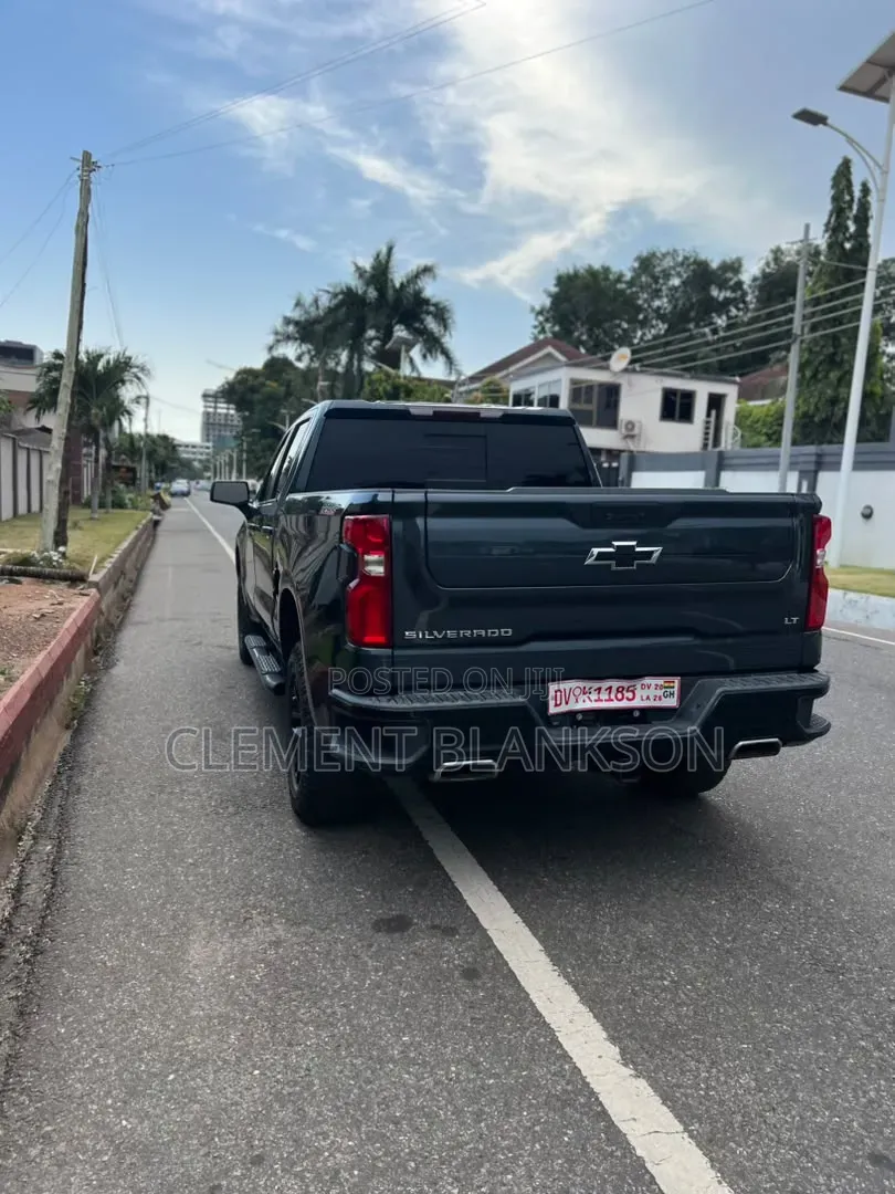 Chevrolet Silverado 1500 2021 Blue
