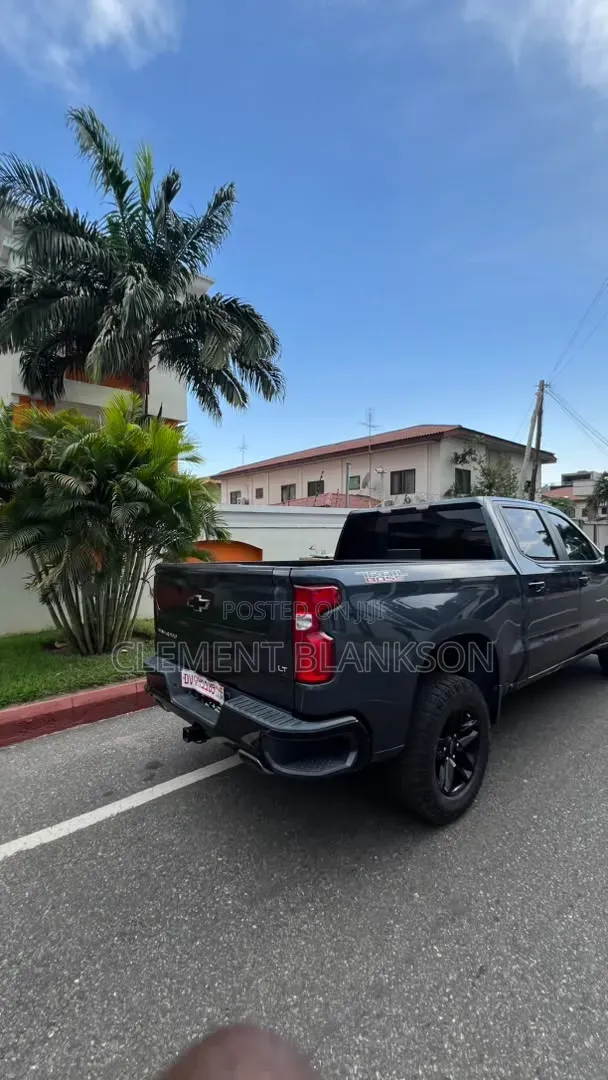 Chevrolet Silverado 1500 2021 Blue